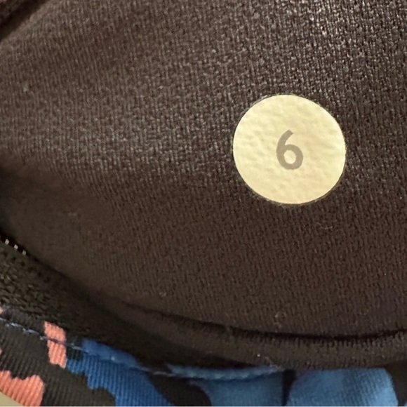 Lululemon Inspire Tight II cropped blue black and orange -like new size 6 - Picture 6 of 6